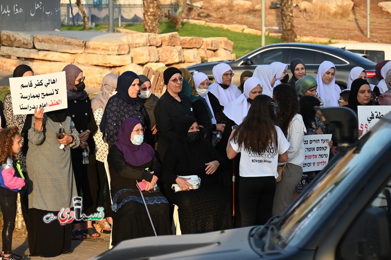 فيديو: مشاركة واسعة من اهالي وطلاب في الوقفة التنديدية ضد عنف الشرطة ويؤكدون : طلابنا ومدارسنا خط احمر ... مع غياب نواب البرلمان القسماويين ...